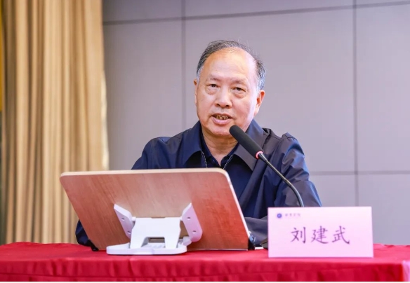 军旅书法家、陕西英才人物刘建武应邀到访西京学院并作主题讲座